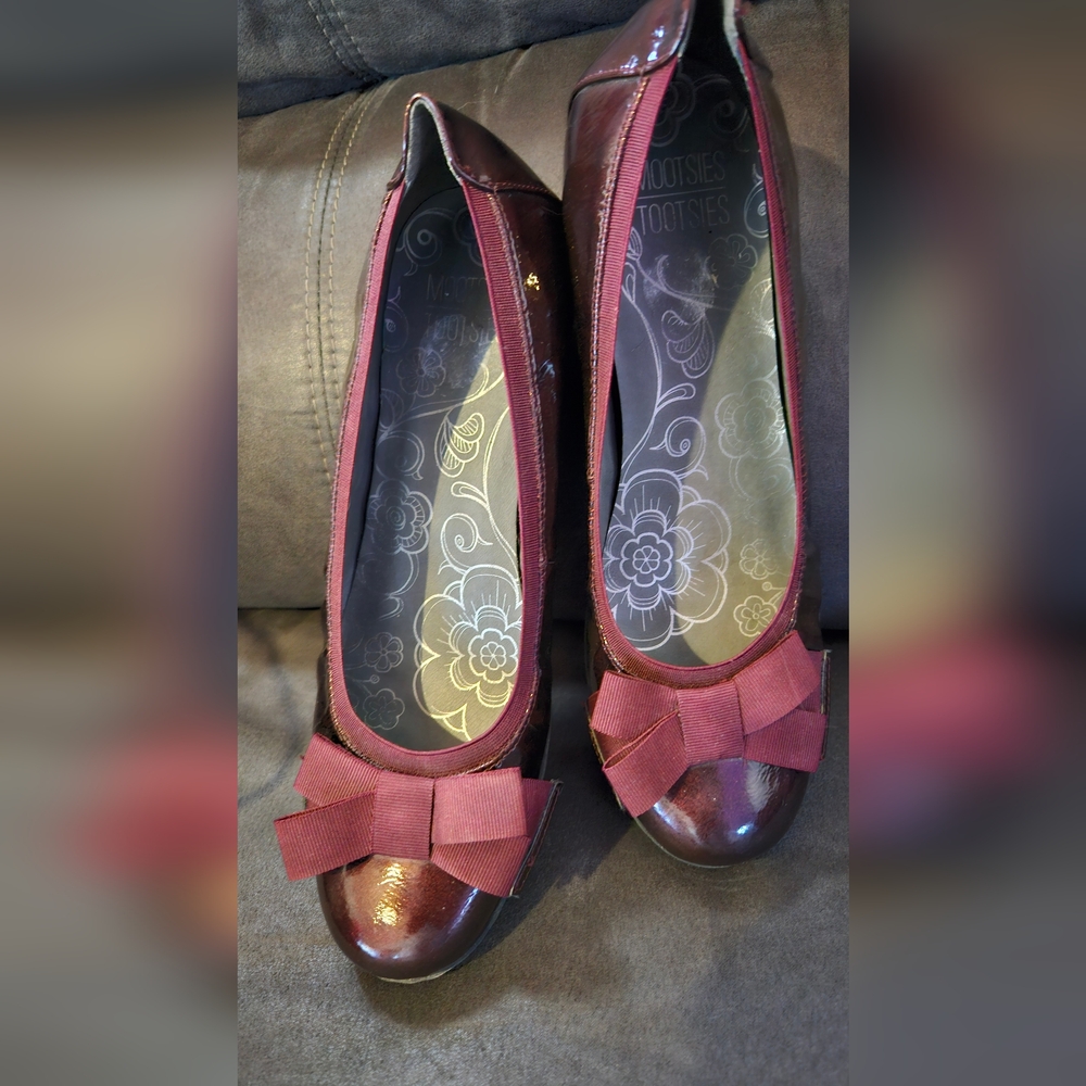 MOOTSIES TOOTSIES Womens Shiny Burgundy Sarah Platforms Sz8.5